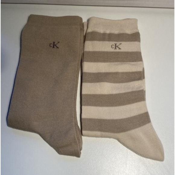 Calvin Klein Womens Crew Socks 2 Pack Neutral Beige Stripe Gift Tin CK Logo - Picture 3 of 9